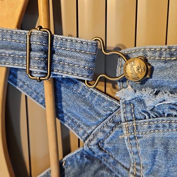 18-24ms Mantaray embroidered jeans dungaree skirt, adjustable shoulder straps - Picture 9 of 16